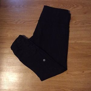 Lululemon black yoga pants 3/4 length